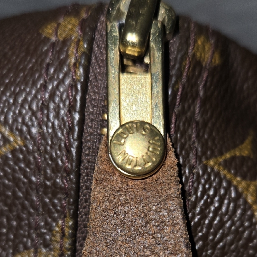 Authentic  Vuitton Brown Monogram Speedy 30. - Picture 6 of 9